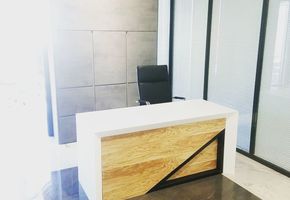 Стойки reception в проекте Зонирование пространства с помощью офисных перегородок Nayada